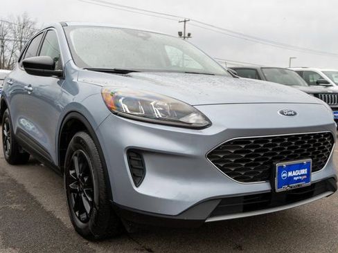Used 2022 Ford Escape SE w/ Cold Weather Package AWD/4WD image 4