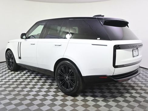Used 2025 Land Rover Range Rover SE AWD/4WD image 3