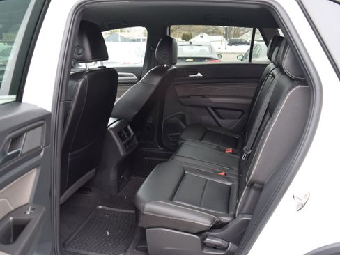 Used 2022 Volkswagen Atlas Cross Sport SE image 36