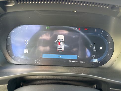 Used 2025 Volvo XC40 B5 Core image 21