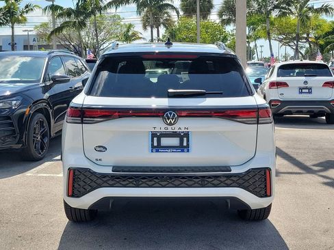 New 2026 Volkswagen Tiguan SE R-Line FWD image 4
