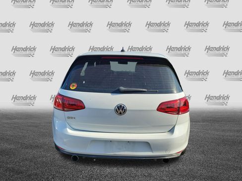 Used 2017 Volkswagen Golf S image 9
