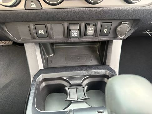Used 2019 Toyota Tacoma TRD Sport AWD/4WD image 26