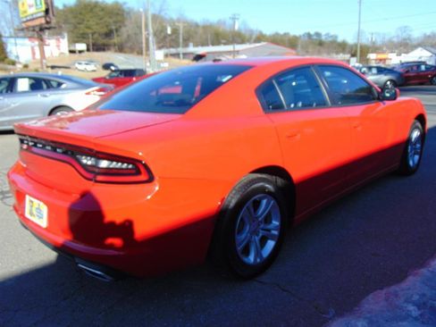 Used 2022 Dodge Charger SXT RWD image 6