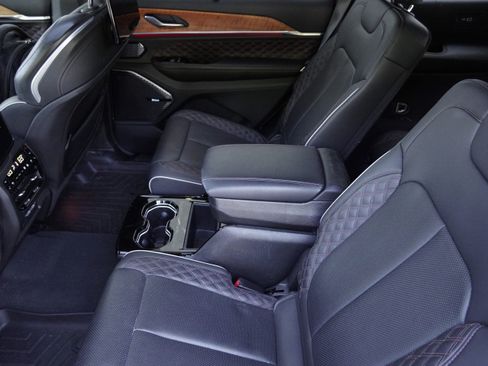Used 2023 Jeep Grand Cherokee L Summit AWD/4WD image 35