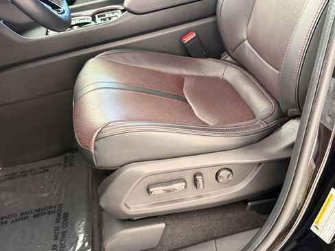 Used 2025 Honda Pilot Black Edition image 15