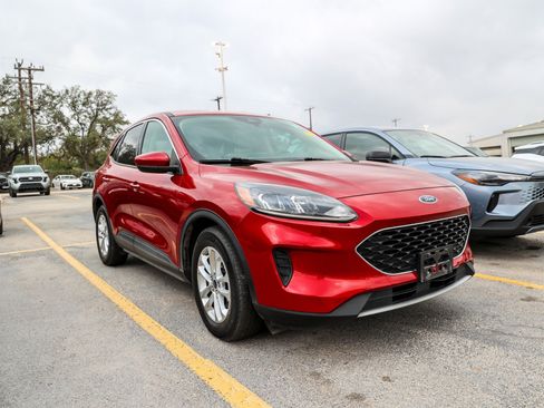 Used 2020 Ford Escape SE image 6