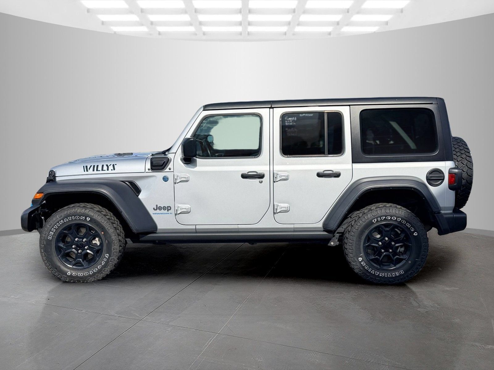 Used 2023 Jeep Wrangler Unlimited w/ Cold Weather Group AWD/4WD image 8