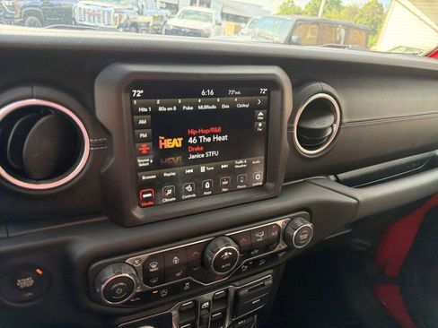 Used 2021 Jeep Wrangler Unlimited Sahara AWD/4WD image 17