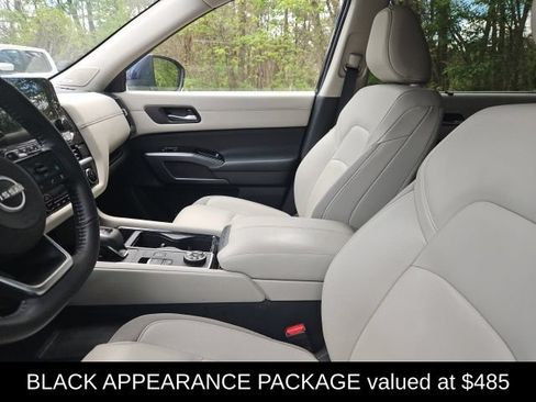Certified 2025 Nissan Pathfinder SL w/ SL Premium Package AWD/4WD image 6