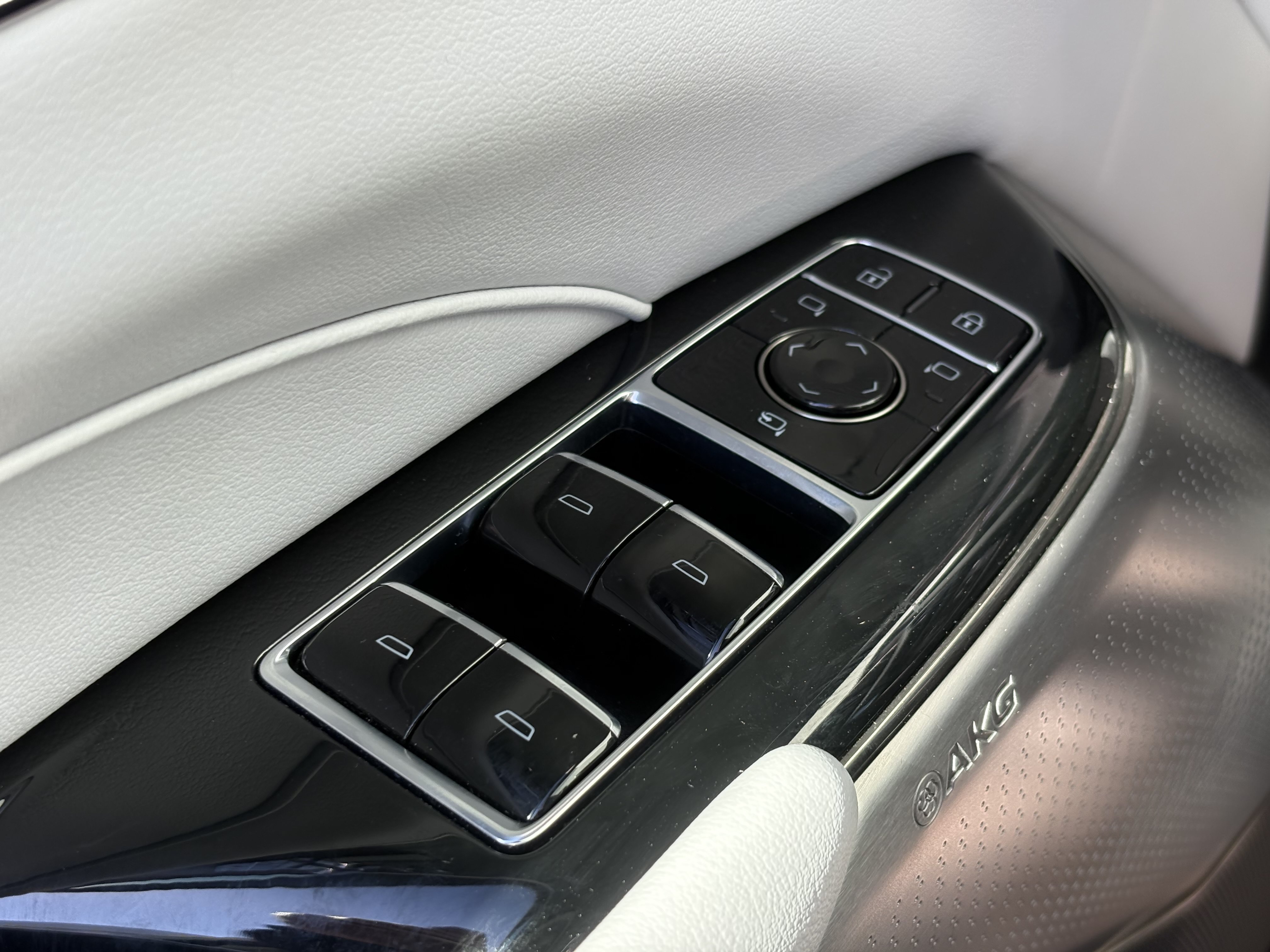 Used 2024 Cadillac Lyriq Luxury AWD/4WD image 31