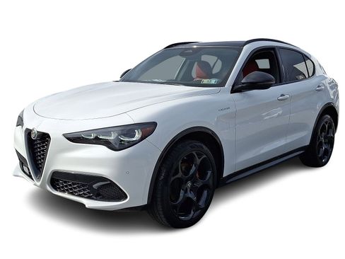 New 2025 Alfa Romeo Stelvio Sprint image 2