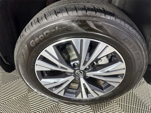 Used 2021 Nissan Rogue SV image 5