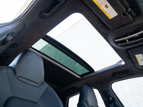 Used 2020 Porsche Cayenne Turbo image 34