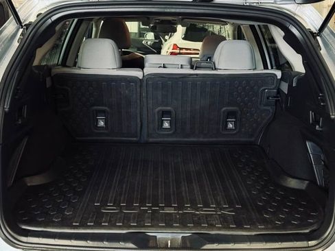 Used 2022 Subaru Outback Premium image 10
