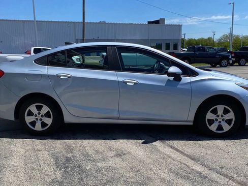 Used 2017 Chevrolet Cruze LS FWD image 6