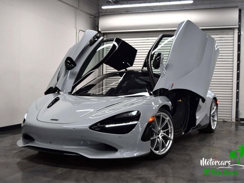 Used 2025 McLaren 750S image 2