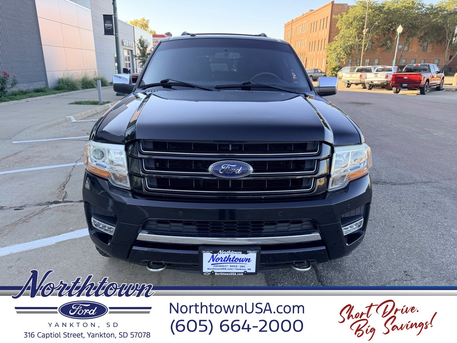 Used 2016 Ford Expedition Platinum AWD/4WD image 2