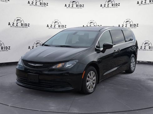 Used 2018 Chrysler Pacifica L FWD image 3