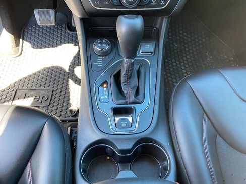 Used 2019 Jeep Cherokee Trailhawk image 22