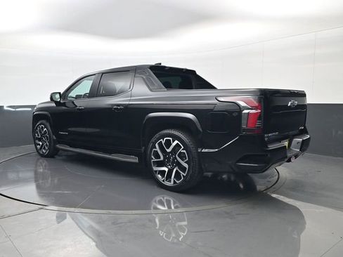 Certified 2025 Chevrolet Silverado EV RST AWD/4WD image 7