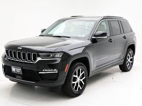 Used 2025 Jeep Grand Cherokee Limited AWD/4WD image 2