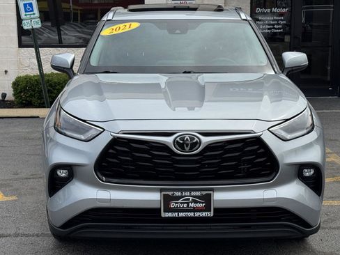 Used 2021 Toyota Highlander XLE AWD/4WD image 15