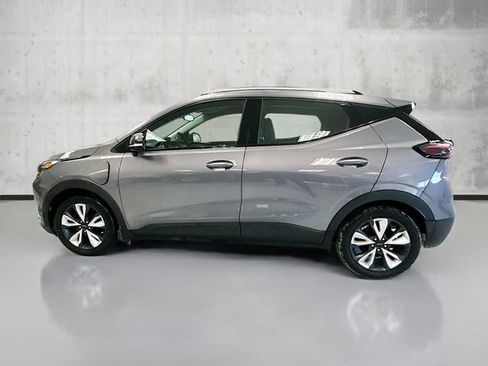 Used 2022 Chevrolet Bolt EUV LT w/ Convenience Package image 8