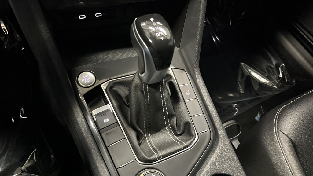 Used 2022 Volkswagen Tiguan SE AWD/4WD image 18
