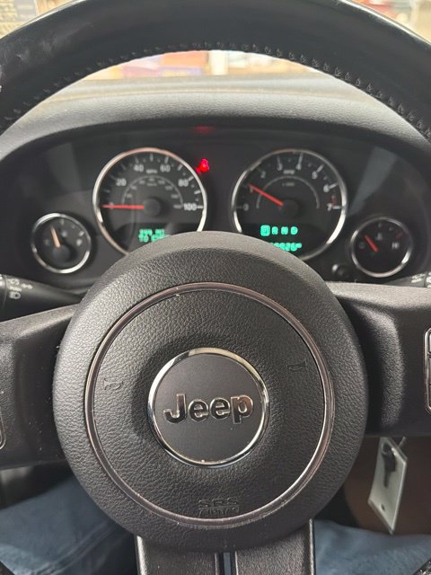 Used 2015 Jeep Wrangler Unlimited Sahara w/ Connectivity Group AWD/4WD image 16