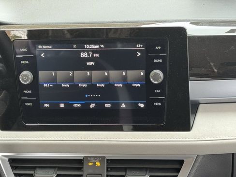 New 2026 Volkswagen Taos SE AWD/4WD image 17