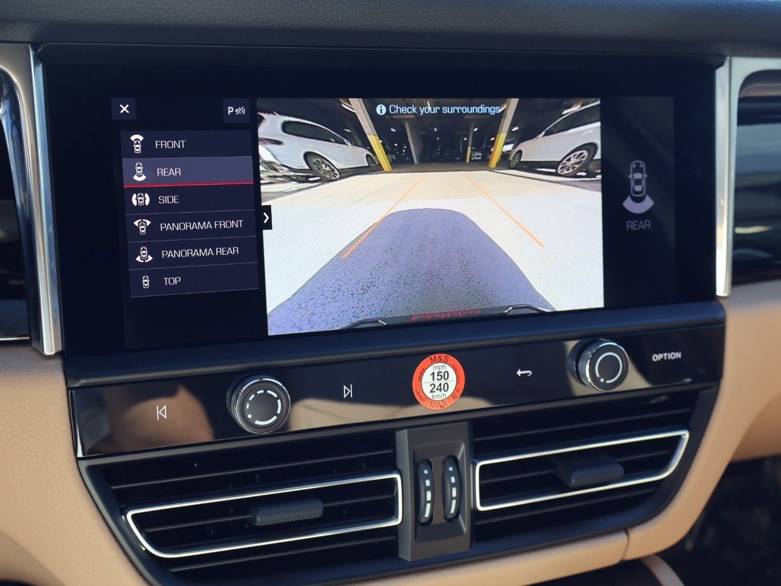 Certified 2025 Porsche Macan AWD/4WD image 19