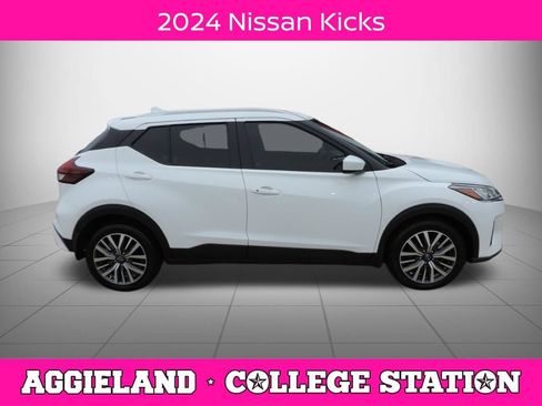 Used 2024 Nissan Kicks SV FWD image 2