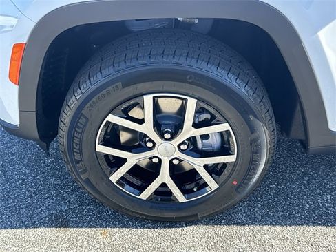 New 2025 Jeep Grand Cherokee L Limited image 11