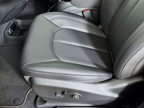 New 2026 Chrysler Pacifica Select image 18