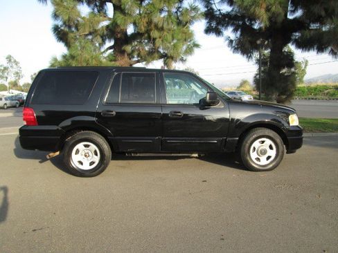 Used 2004 Ford Expedition XLT image 1