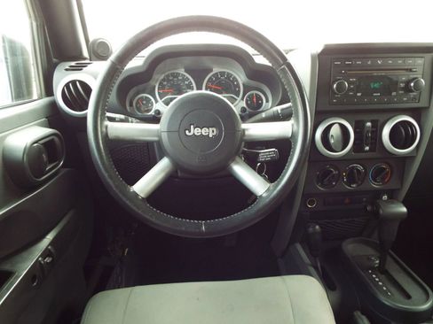Used 2010 Jeep Wrangler Unlimited Sahara AWD/4WD image 13