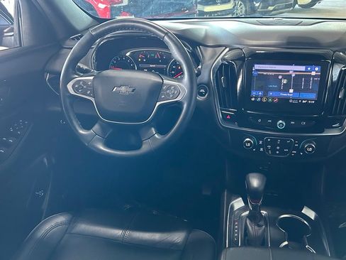 Used 2023 Chevrolet Traverse RS FWD image 9