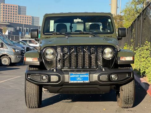 Used 2021 Jeep Gladiator Sport image 11