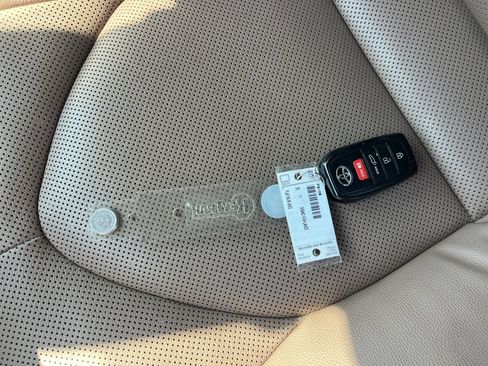 Used 2025 Toyota Grand Highlander AWD image 38