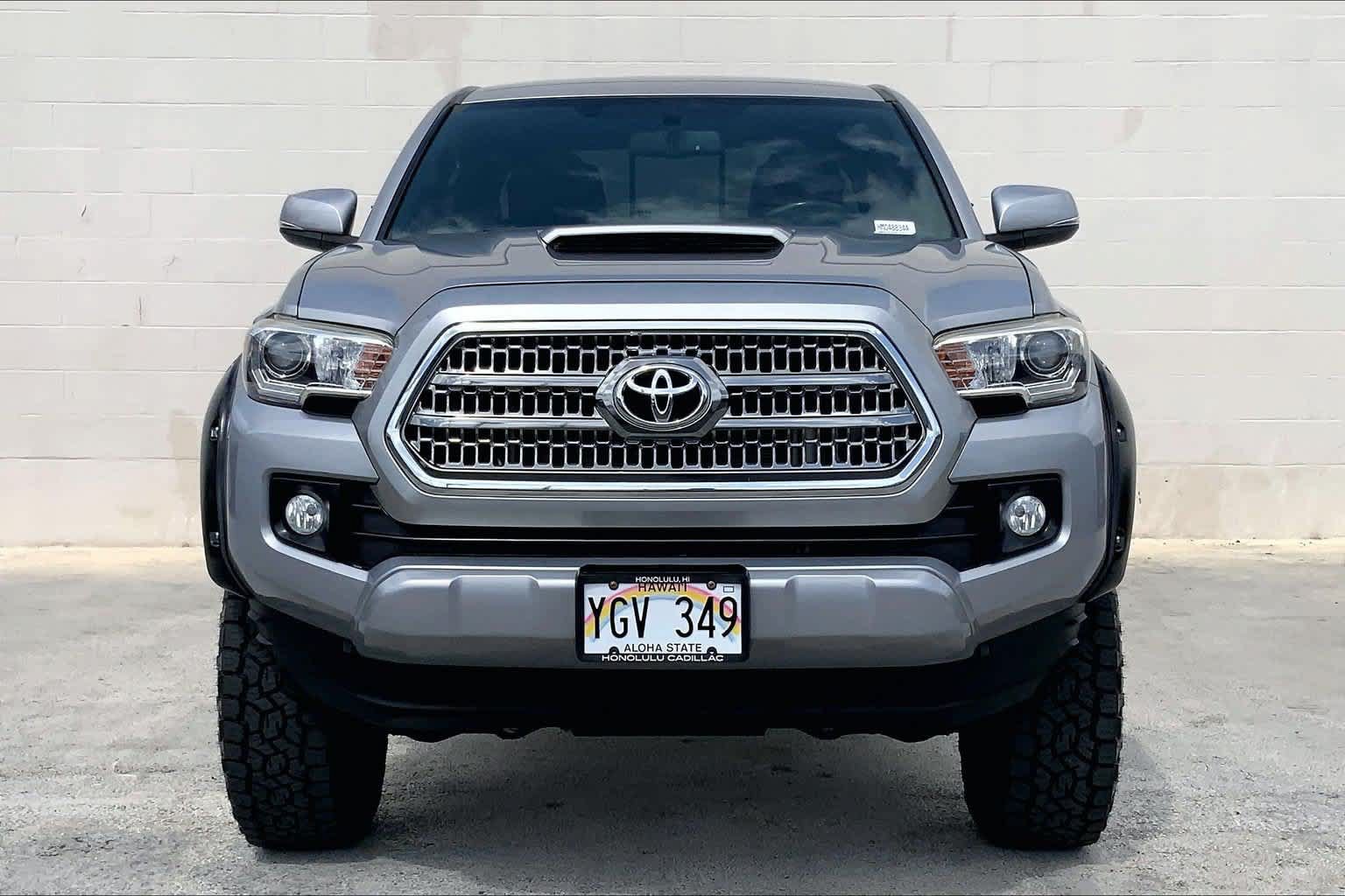 Used 2017 Toyota Tacoma 2WD Double Cab image 6