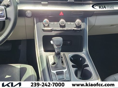 Used 2024 Kia Carnival LX FWD image 19