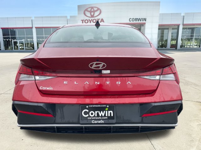 Used 2025 Hyundai Elantra SEL FWD image 4