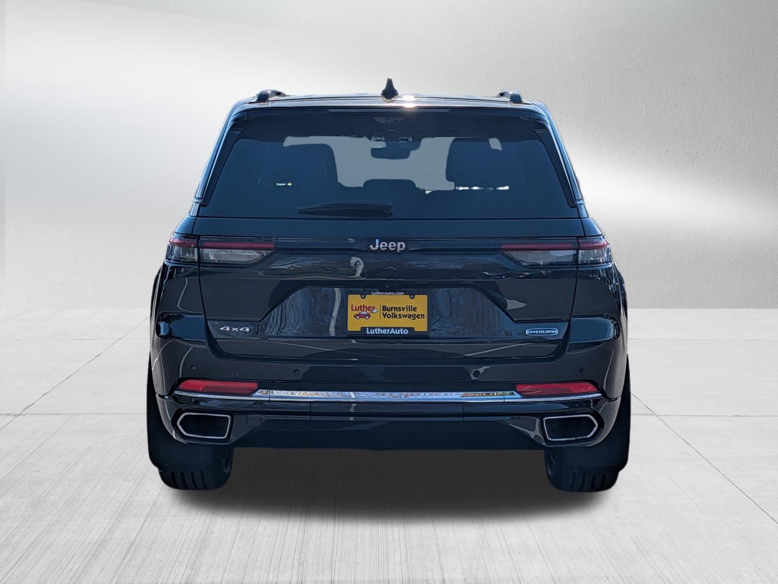 Used 2023 Jeep Grand Cherokee Overland w/ Luxury Tech Group IV AWD/4WD image 6