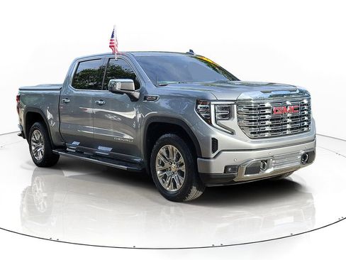 Used 2025 GMC Sierra 1500 Denali w/ Technology Package AWD/4WD image 2