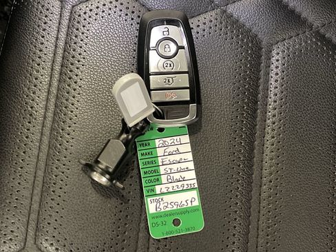Used 2024 Ford Escape ST-Line Elite w/ Premium Technology Package AWD/4WD image 30