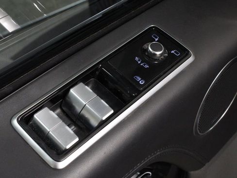 Used 2019 Land Rover Range Rover Long Wheelbase Autobiography image 16