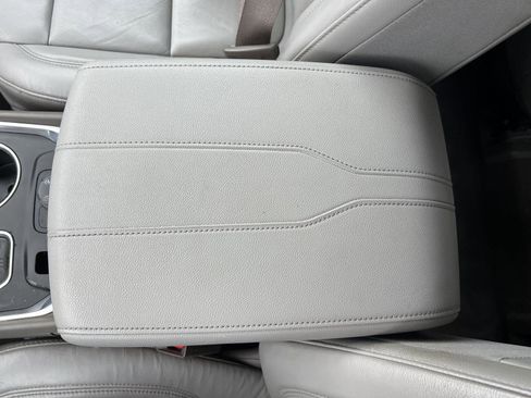 Used 2019 Chevrolet Traverse LT image 32