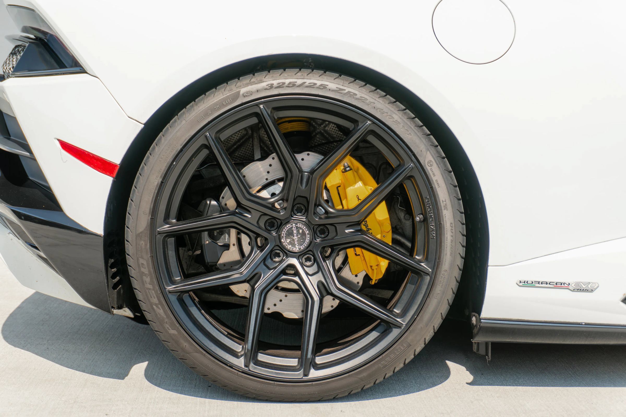 Used 2021 Lamborghini Huracan EVO RWD image 34