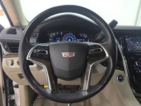Used 2019 Cadillac Escalade Premium Luxury RWD image 5